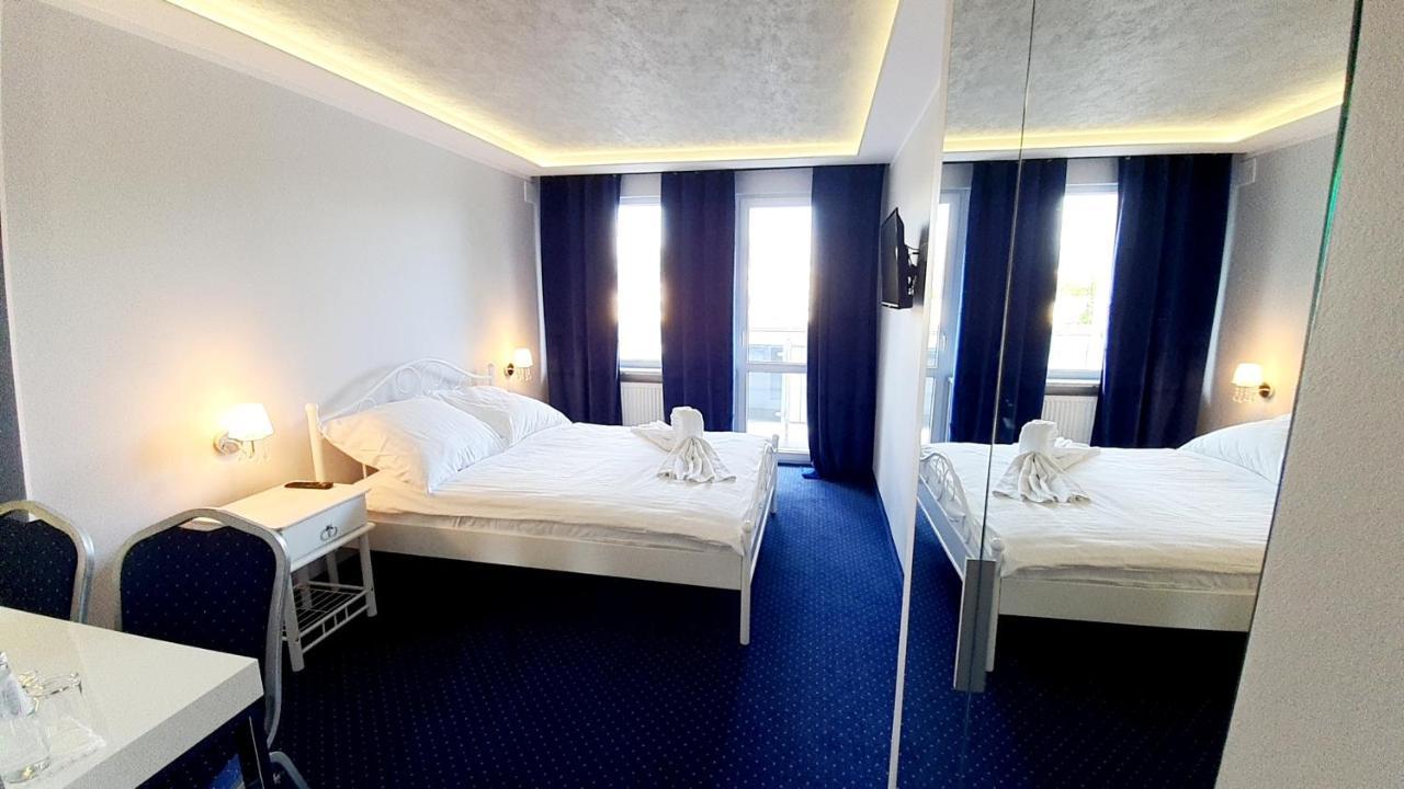 Hotel Imperium Pionki Екстер'єр фото