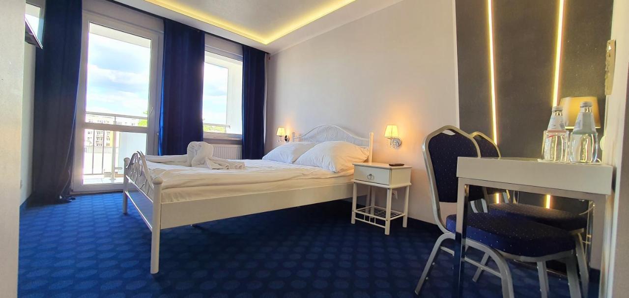 Hotel Imperium Pionki Екстер'єр фото