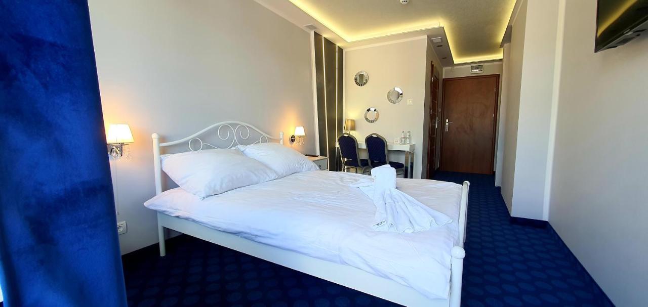 Hotel Imperium Pionki Екстер'єр фото