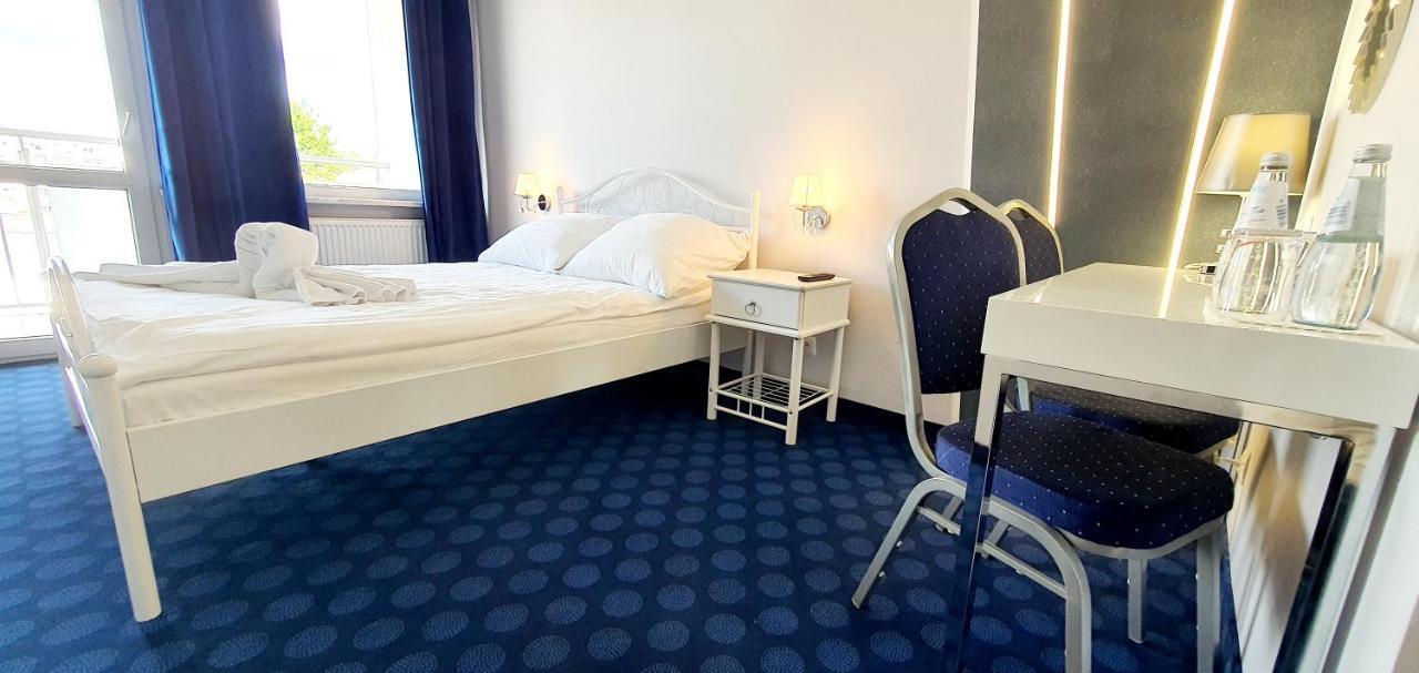 Hotel Imperium Pionki Екстер'єр фото