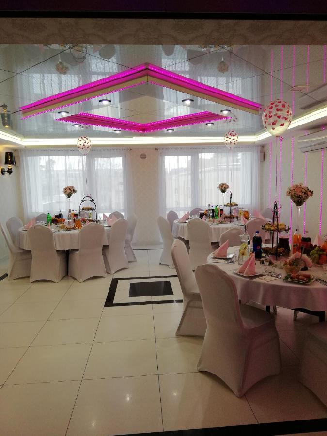 Hotel Imperium Pionki Екстер'єр фото