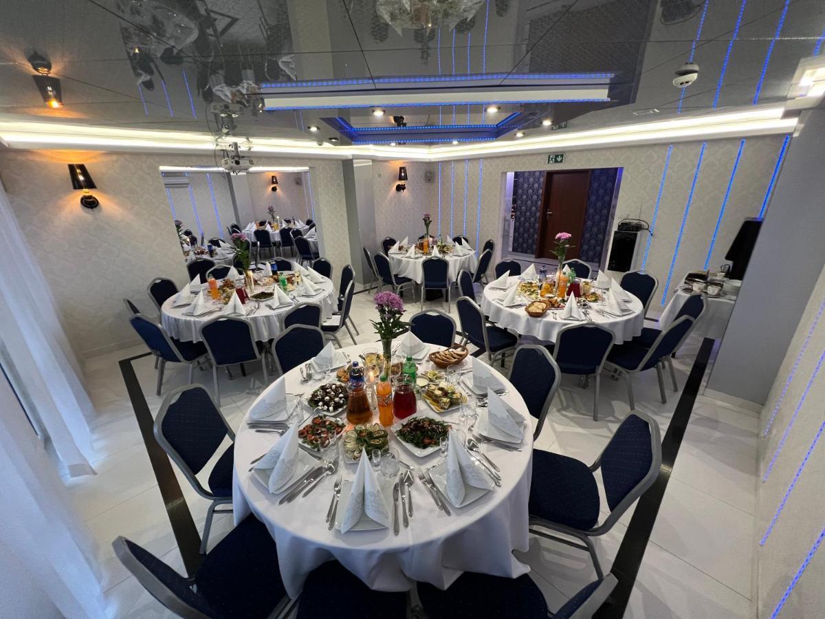 Hotel Imperium Pionki Екстер'єр фото