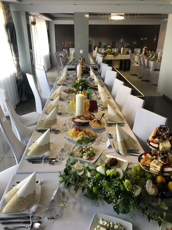 Hotel Imperium Pionki Екстер'єр фото