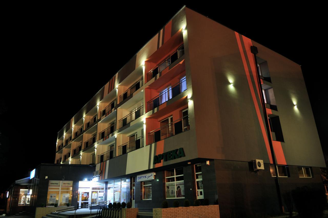 Hotel Imperium Pionki Екстер'єр фото