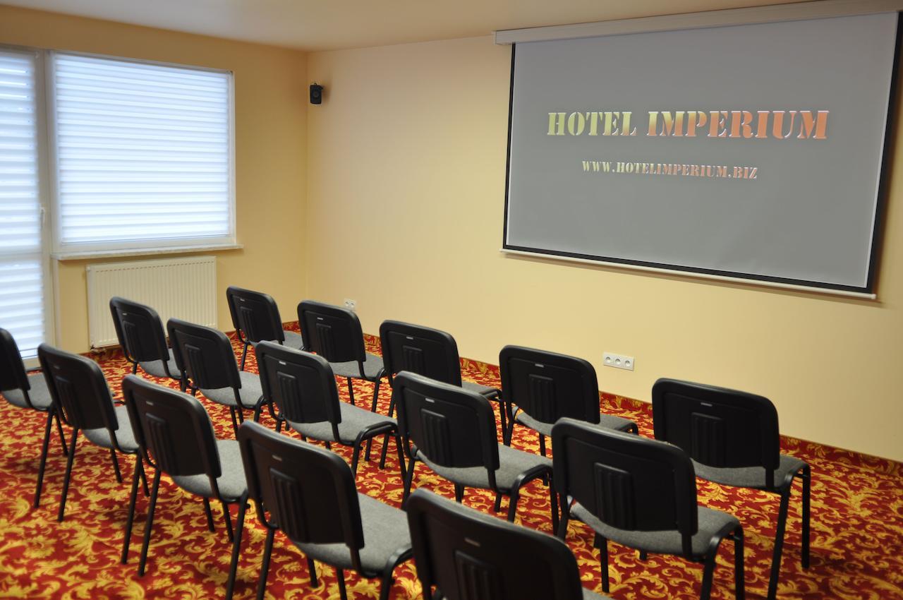 Hotel Imperium Pionki Екстер'єр фото