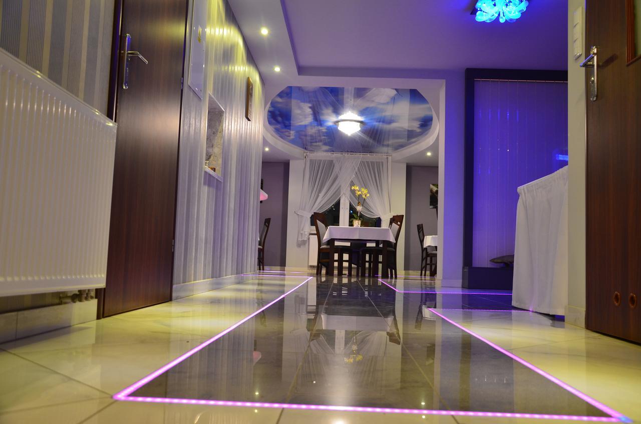Hotel Imperium Pionki Екстер'єр фото