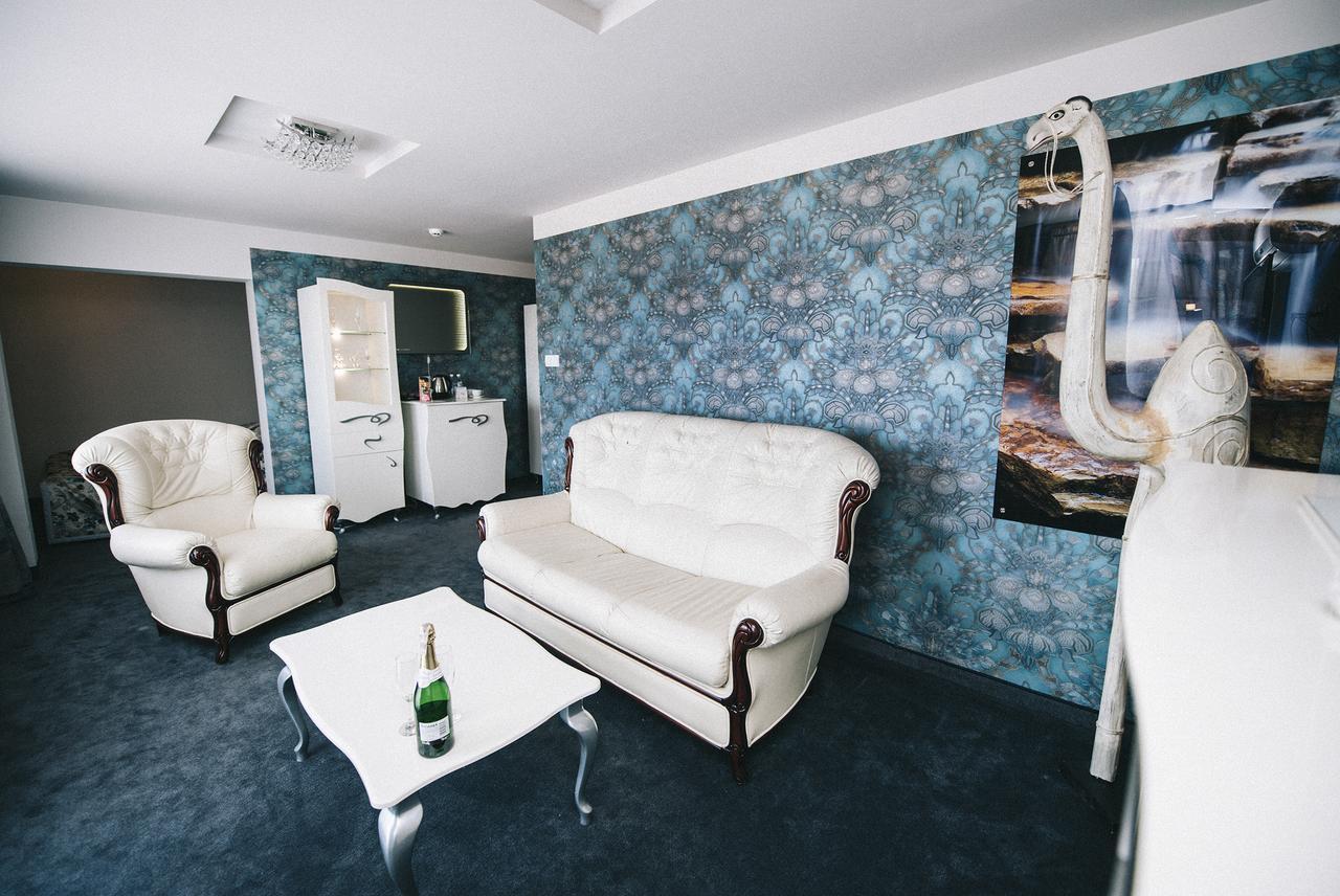 Hotel Imperium Pionki Екстер'єр фото