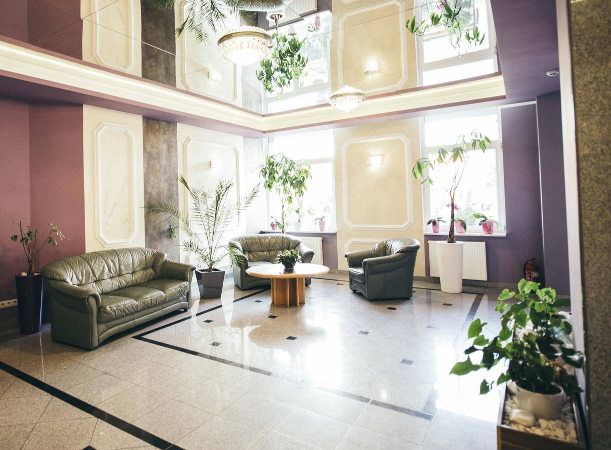 Hotel Imperium Pionki Екстер'єр фото